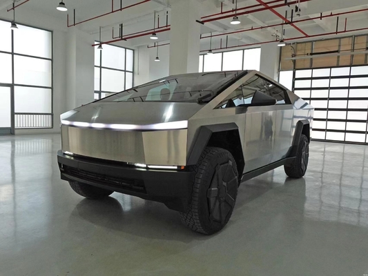 Ασημένιο Tesla Cyber Off-Road Pickup με όλο το ατσάλινο σώμα και 180 Km / h Max ταχύτητα