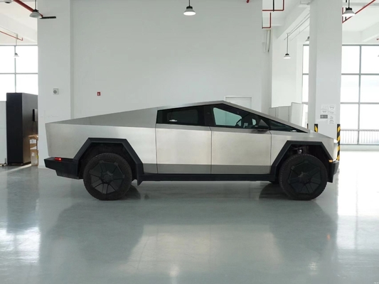 Ασημένιο Tesla Cyber Off-Road Pickup με όλο το ατσάλινο σώμα και 180 Km / h Max ταχύτητα