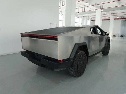 Ασημένιο Tesla Cyber Off-Road Pickup με όλο το ατσάλινο σώμα και 180 Km / h Max ταχύτητα