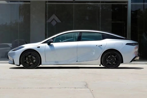 Το 2022 GAC Aian Top Luxury Cars με Πανοραμική Ηλιακή Σκεπή και μπροστινό 4 πίσω 2 ραντάρ