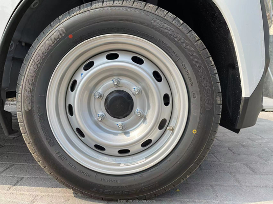 Λευκό φορτηγό Feidi Q2V με αυτόματο σύστημα ανύψωσης και εμβέλεια 250 χιλιομέτρων