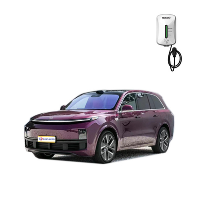 Το άνετο plug-in υβριδικό SUV του Λι Λ8 με πανοραμική οροφή και 6 θέσεις.