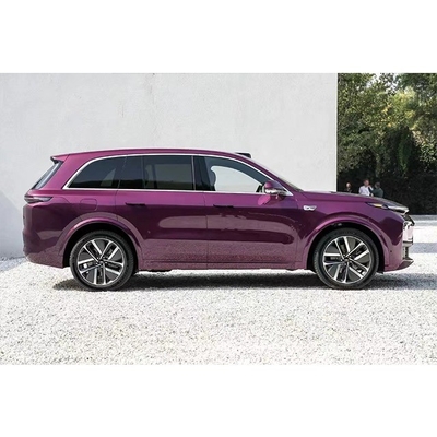 Το άνετο plug-in υβριδικό SUV του Λι Λ8 με πανοραμική οροφή και 6 θέσεις.