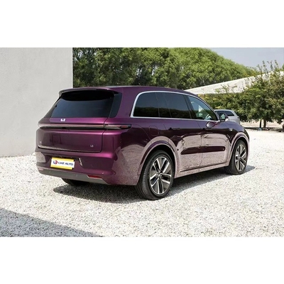 Το άνετο plug-in υβριδικό SUV του Λι Λ8 με πανοραμική οροφή και 6 θέσεις.