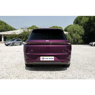 Το άνετο plug-in υβριδικό SUV του Λι Λ8 με πανοραμική οροφή και 6 θέσεις.
