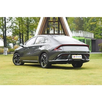 Ζήστε την πολυτέλεια με το 2024 Starlight Hybrid Sedan 5 θυρών 5 θέσεων Perfection της Wuling