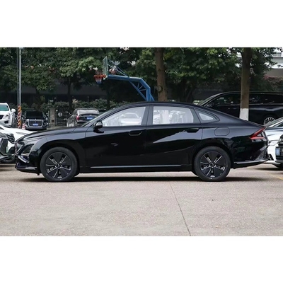 Το Wuling Starlight Ένα πεντάθυρο πενταθέσιο αυτοκίνητο κατηγορίας Α με μέγιστη ταχύτητα 145
