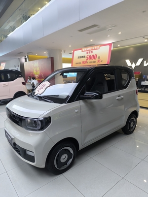 Αριστερό τιμόνι Wuling Μίνι ηλεκτρικό αυτοκίνητο με μέγιστη ταχύτητα 100 Km / h και 4 θέσεις 120km