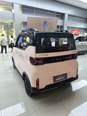 Αριστερό τιμόνι Wuling Μίνι ηλεκτρικό αυτοκίνητο με μέγιστη ταχύτητα 100 Km / h και 4 θέσεις 120km
