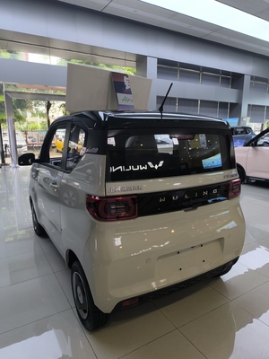 Αριστερό τιμόνι Wuling Μίνι ηλεκτρικό αυτοκίνητο με μέγιστη ταχύτητα 100 Km / h και 4 θέσεις 120km