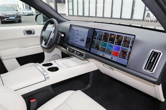 Το L9 του Li Xiang είναι ένα πολυτελές SUV με ABS και μέγιστη ταχύτητα 180 χλμ. την ώρα.