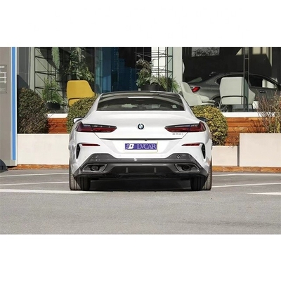 BMW 840i 2023 υψηλής απόδοσης με τέσσερις πόρτες και ηλεκτρικό πίσω παράθυρο