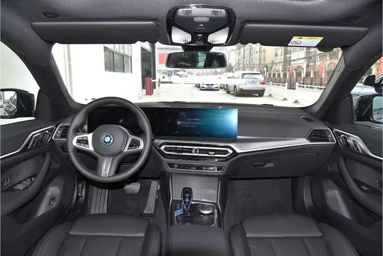 Η BMW i4 το εξοπλισμένο με ABS αυτοκίνητο υψηλής απόδοσης που είναι επιτυχία για τους αγοραστές.