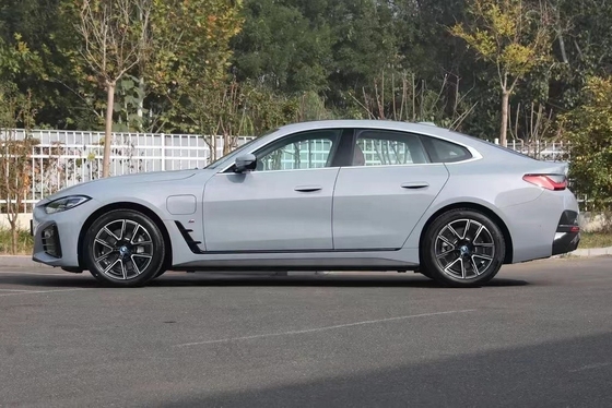 Η BMW i4 το εξοπλισμένο με ABS αυτοκίνητο υψηλής απόδοσης που είναι επιτυχία για τους αγοραστές.
